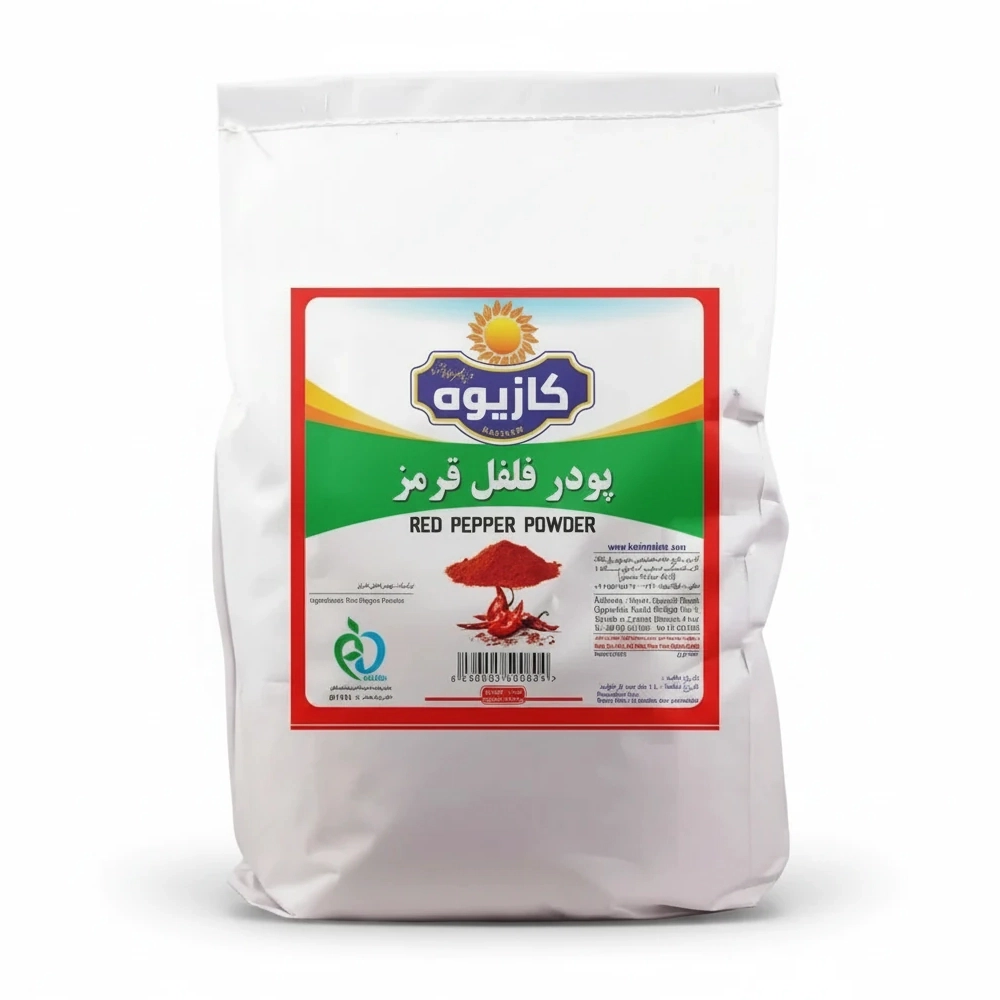 پودر فلفل قرمز ۵ کیلویی برند چاشنی و ادویه کازیوه در بسته بندی کیسه ای سفید و مقاوم با برچسب برند کازیوه که روی آن دیده می شود