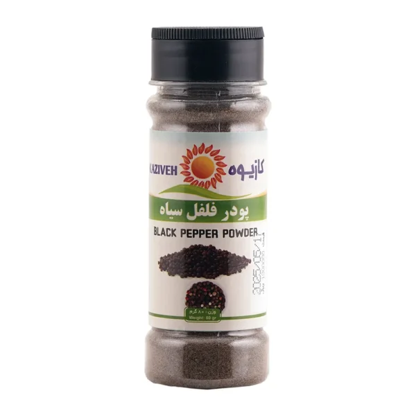 پودر فلفل سیاه 80 گرمی برند کازیوه با بسته بندی پت پلاستیکی و پس زمینه سفید