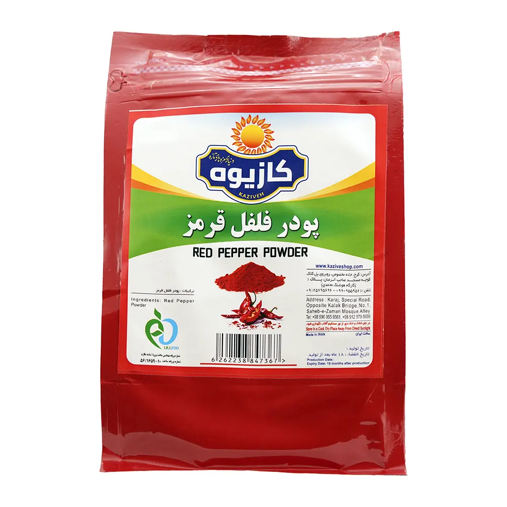 پودر فلفل قرمز 1 کیلو گرمی محصول برند کازیوه در بسته بندی پاکتی قرمز با پس زمینه سفید