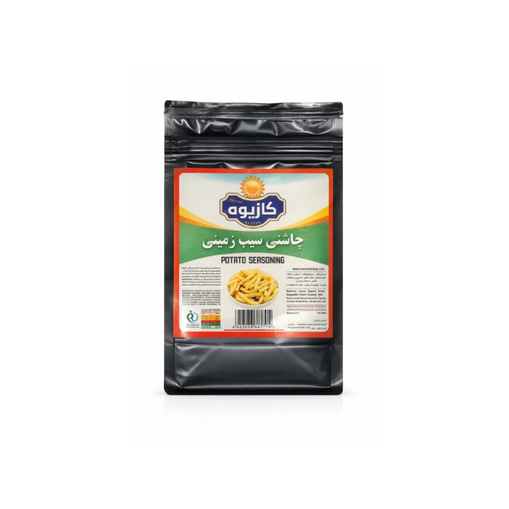 چاشنی سیب زمینی ۸۰۰ گرمی برند کازیوه با بسته بندی مشکی پاکتی زیپ کیپ با پس زمینه سفید